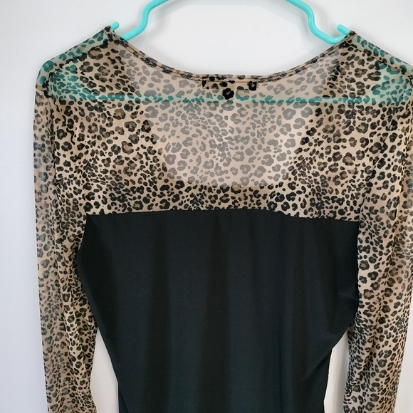 Women's Black Long Sleeve Top  Cheetah Print Sleeves Suzie in the City Size Med. - Picture 2 of 4